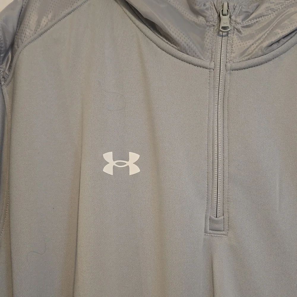 Under Armour Light Gray Short Sleeve Pullover - Picture 2 of 4